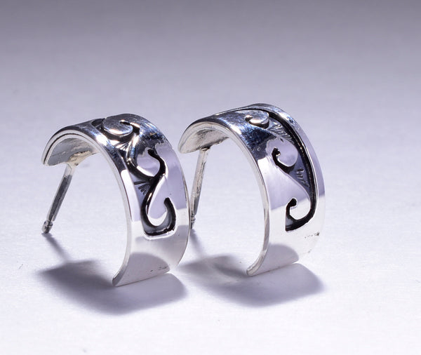 Water Design Silver Hoop Earrings by Peggy Skeets 5L09U