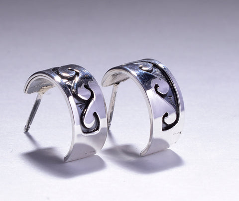 Water Design Silver Hoop Earrings by Peggy Skeets 5L09U