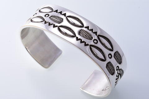 Silver Navajo Handmade Eagle Feathers Bracelet by Erick Begay 3H21J