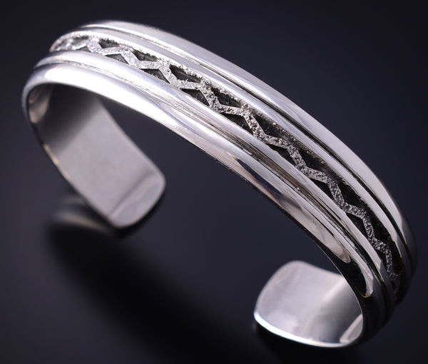 Vintage Silver Navajo Handmade Mountains Bracelet by Al Joe 5K17H