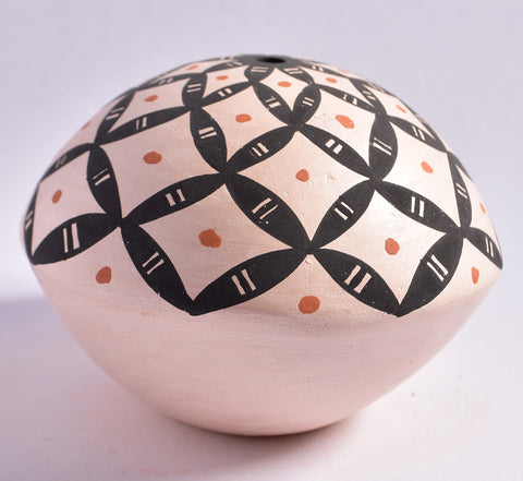 Acoma Pueblo Seed Pot by Yolanda Truijillo 1K17E